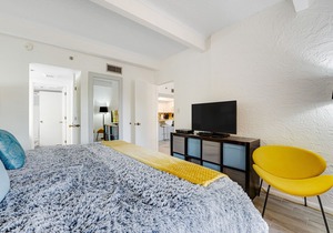 Ground-Floor Modern Condo W/Free WiFi, Shared Pool, Private Patio & More!