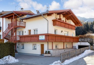 Haus Aue - Apartment 1 with Balcony, Mountain View & Wi-Fi