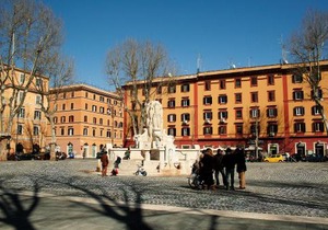 HC - Sunny Apartment in Testaccio!