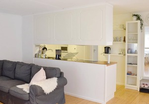 Here you will stay only 150 m from the Kalmarsund beach.