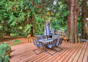 House with Deck on Whidbey Island, 1 Mi from Shore!