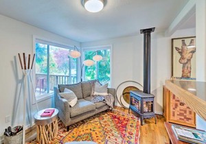 House with Deck on Whidbey Island, 1 Mi from Shore!