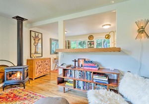 House with Deck on Whidbey Island, 1 Mi from Shore!