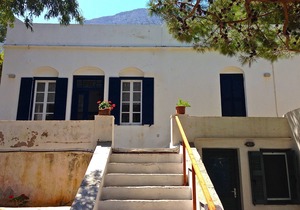 House with sea views in Kamares, Sifnos