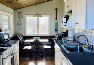 Idyllic Block Island Home - sleeps 8