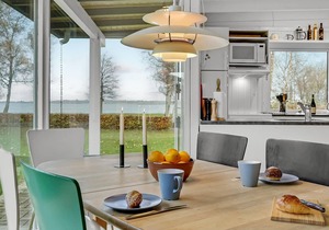In the first row to Grønsund lies this cozy cottage.