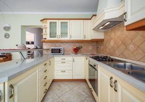 In the suburb of Labin awaits you this comfortable and cozy furnished vacation home.
