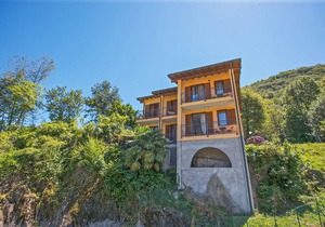 With great attention to detail furnished studio apartments in a residence with pool