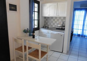 Julie's studio,2 minutes walk to beach, near Heraklion,Knossos and famous sites!
