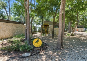 Lakeside Cottage w/modern amenities, stunning lake views, pickleball court