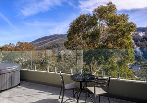 Lantern 10-Deluxe nestled in the Snowy Mountains.