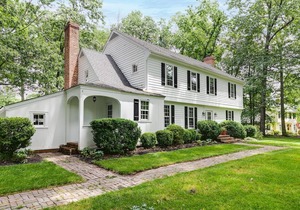 Large Cozy Home Located In the Suburbs of Richmond