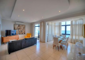 Large seafront 3 bedroom apartment in the heart of Sliema - MMAI1-2