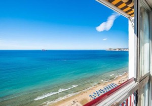 Las Damas 23-E Levante Beach
