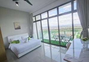 Lovely Studio City View Balcony Palazio Mount Austin by GDRAGON HomeStay
