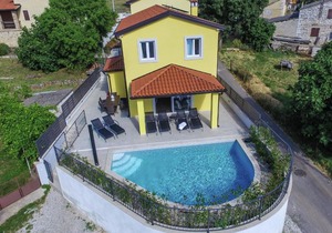 Lovely Villa in Porec with Swimming Pool