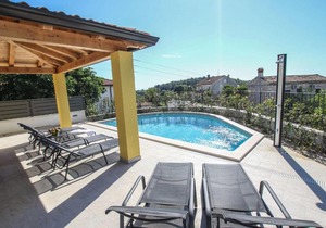 Lovely Villa in Porec with Swimming Pool