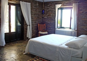 Luxurious stone villa with a fantastic sea view and a few minutes from the sea
