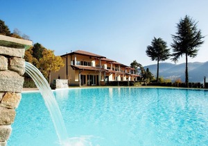 Luxury Lake View Residence -11 Apartments with Pool, BBQ & Jacuzzi