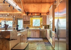 Luxury Log Cabin ~ with game room minutes away from Snow Summit Slopes