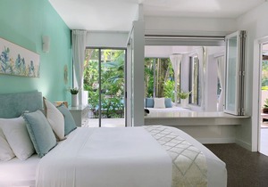 Lxry 2 bed Apt 2 steps to pool 1 minute to the beach :-)