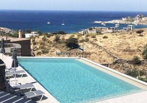 Minimal apartment with a swimming pool and sea view