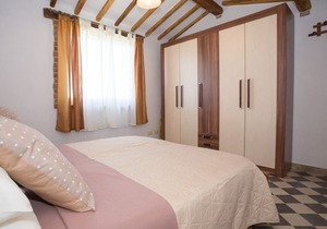 Modern and comfortable apartment for 5 persons, with shared pool and garden