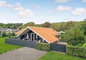 Nice and well maintained cottage in a quiet area not far from the fjord and sea.