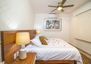Nice condo Pavilion 211 near the boardwalk and the beach in the Romantic Zone!