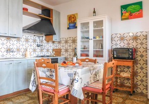 Nice home in Noto with kitchen