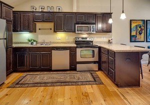 Old Bend 1 Bdrm Duplex. 4 Blocks from Dwntwn, Walk to Box Factory, Old Mill. Brews & Wine.