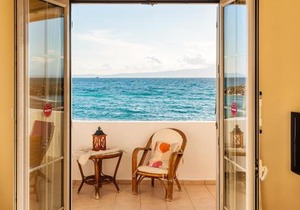 On the Beach - Akroyali Family Lodging