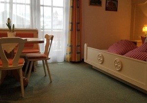 Quiet location with balcony, double bed and bunk bed (Apartment 4)