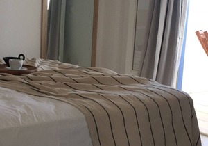 R 447 Deluxe 2 bedroom Apartment Maid Service Sea Views