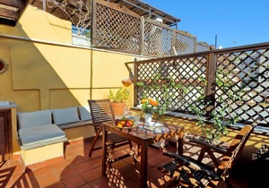 Romantic attic with a wonderful terrace, near the Colosseum