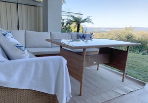 Rosie's Seaview- 4 bedroom home with lake to ocean views- 5+ nights