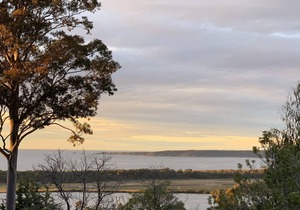 Rosie's Seaview- 4 bedroom home with lake to ocean views- 5+ nights