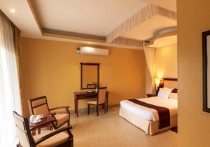 Royal Suites Hotel - Tree-bedrooms Suite 2