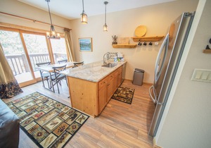 Rustic & Cozy Cabin that's Ideal for Summertime!