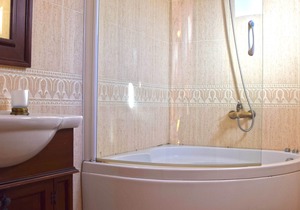 Rustic stone villa with private pool and large enclosed garden - FREE WIFI