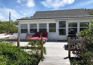 Sea view beach house North Fork Vineyards Farm Stands Your own Private Beach!
