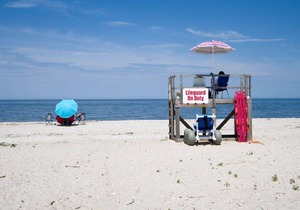 Sea view beach house North Fork Vineyards Farm Stands Your own Private Beach!