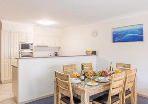 Seashells, 2,21-23 Magnus Street -Unit with Air con, complex lift and pool, close to town