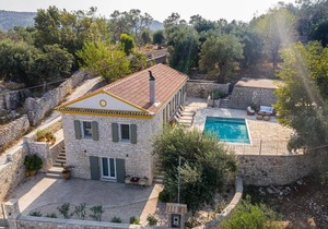 Serenity - Beautiful Newly Renovated Villa Close to Lakka