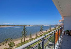 Silvershore Apartments on the Broadwater