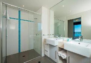 Silvershore Apartments on the Broadwater