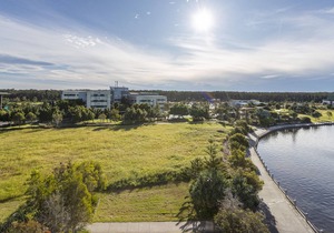 Sleek 2-Bed Unit With Expansive Water Views
