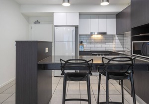 Sleek 2-Bed Unit With Expansive Water Views