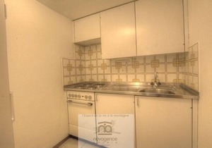 South facing studio with balcony, 1 double bed, 1 bathroom/WC, sofas, chimney and TV. The closed kit