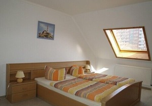 Spacious apartment, 2 bedrooms, quiet central location, 5 minutes to the beach